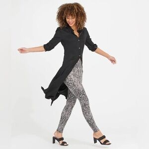 🔥 SPANX pants Leggings Snake MEDIUM back pockets